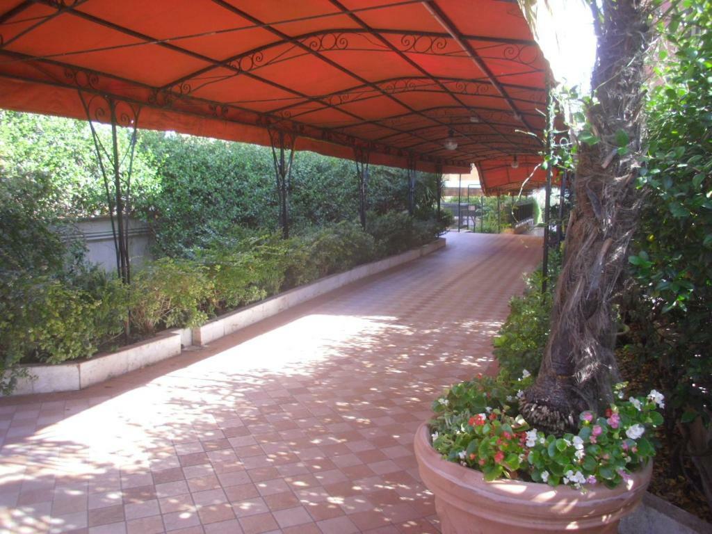 Lovely Little Apartment In Via Aurelia Rome Bagian luar foto