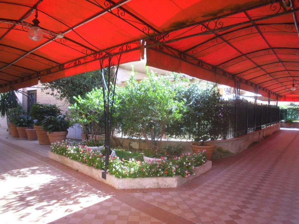 Lovely Little Apartment In Via Aurelia Rome Bagian luar foto